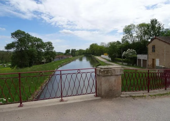 Le Chantemerle Climatise Apartment